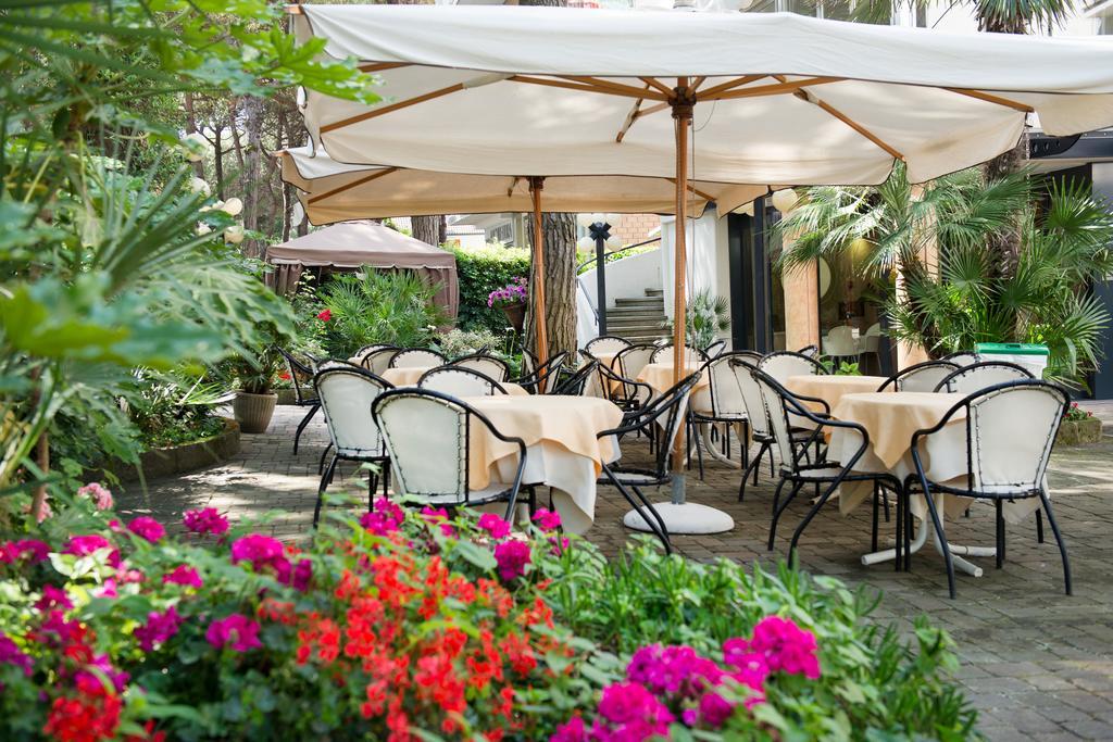 Hotel Cuba Milano Marittima Exteriör bild