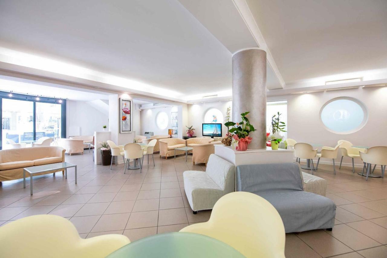 Hotel Cuba Milano Marittima Exteriör bild